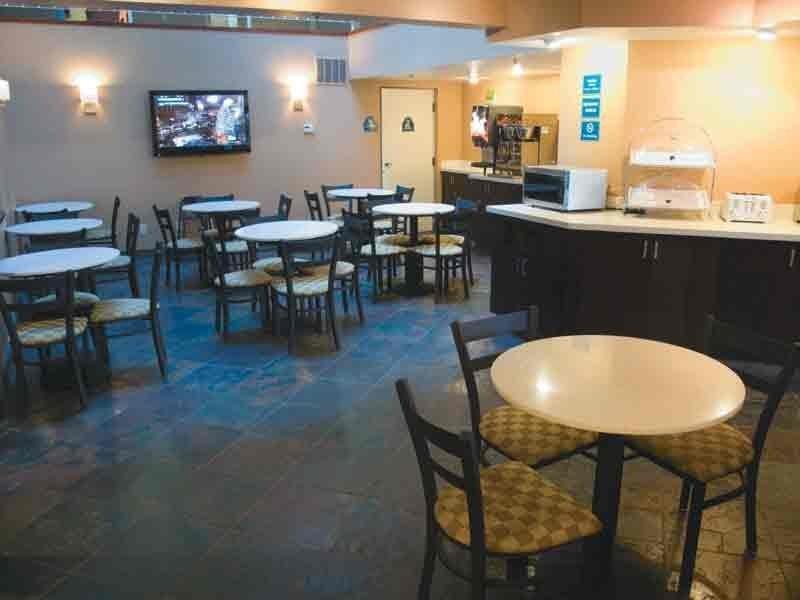 Hampton Inn Monterey Restaurant photo